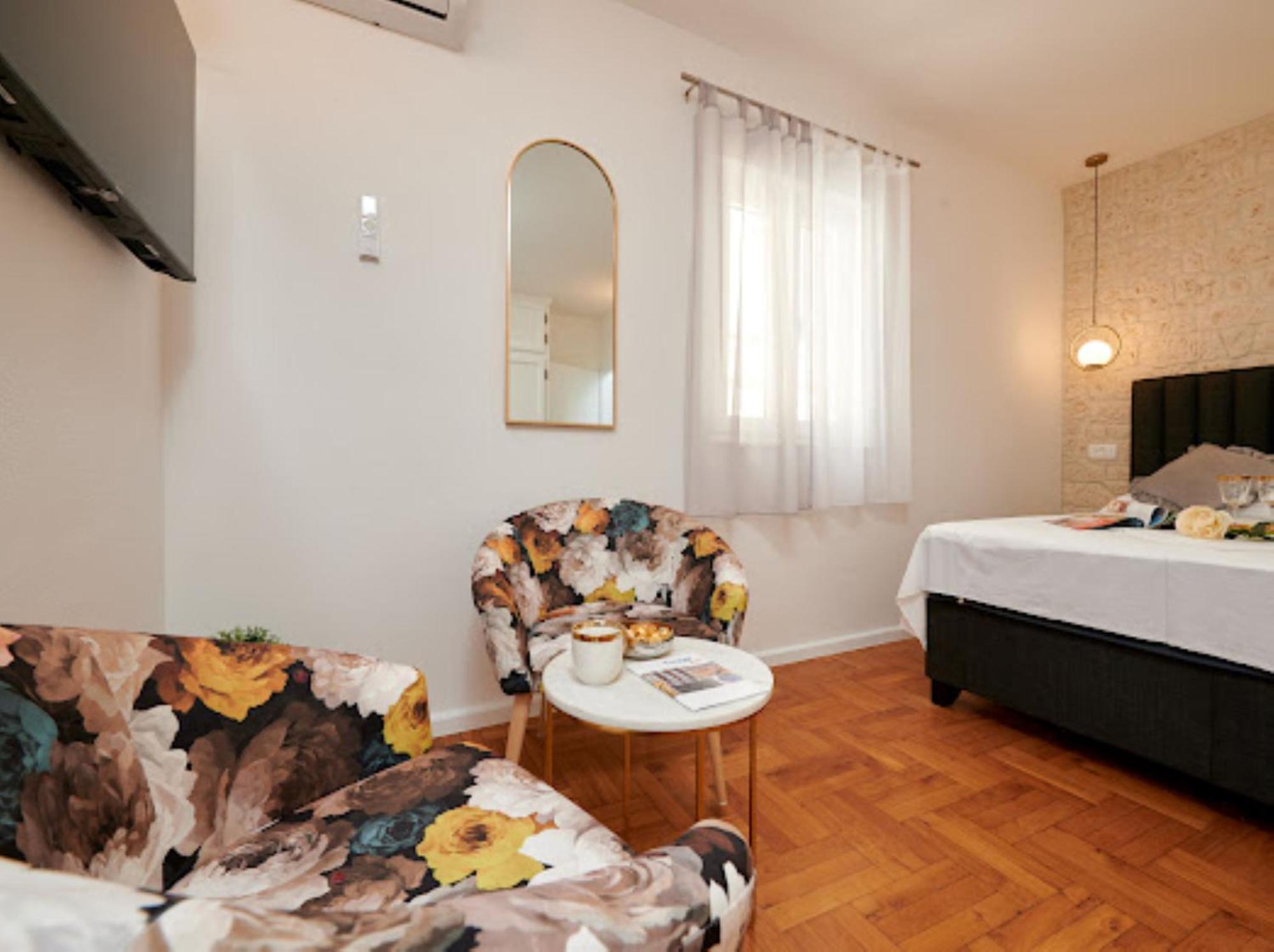 Guesthouse Ana Trogir Old Town Exterior foto