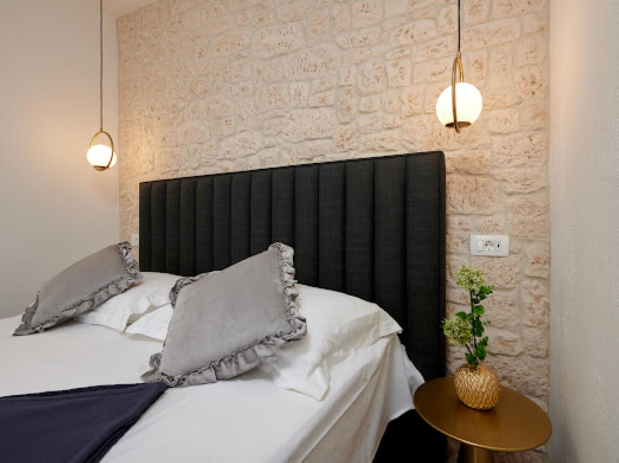 Guesthouse Ana Trogir Old Town Exterior foto