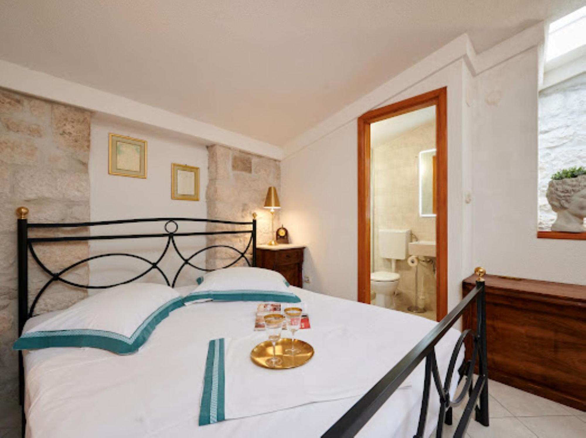 Guesthouse Ana Trogir Old Town Quarto foto