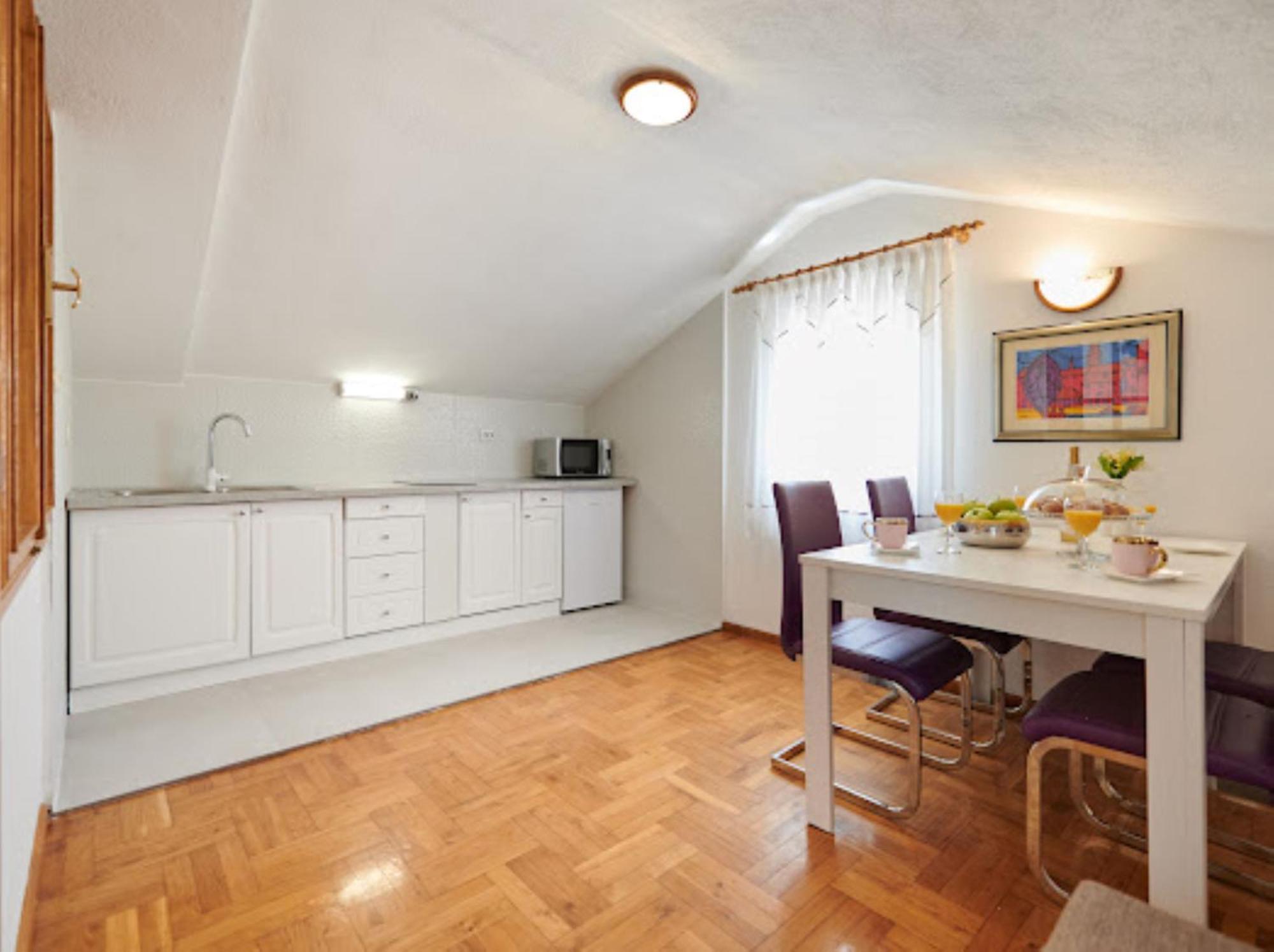 Guesthouse Ana Trogir Old Town Quarto foto